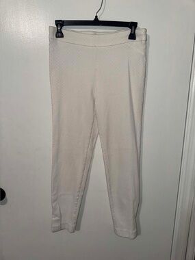 Women's white Textured Pull-On capri pants